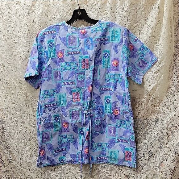 Bundle of 3 v neck scrubs tops by Simply Basic, Basic, & Peaches, size medium - Picture 6 of 11